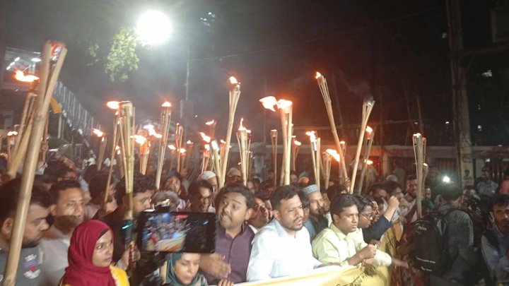 মহানবী (সা.)-কে কটূক্তির অভিযোগে যুবক গ্রেফতার
