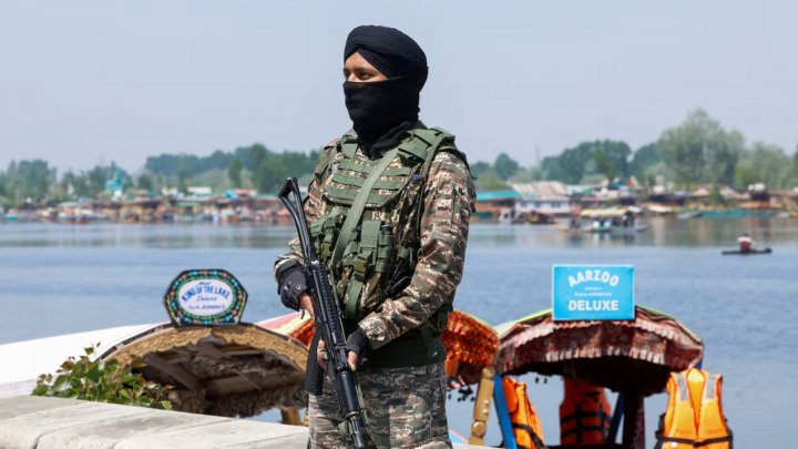 কাশ্মীর সীমান্তে চতুর্থ রাতের মতো ভারত-পাকিস্তানের গুলি বিনিময়
