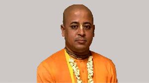 চিন্ময় দাসের জামিন স্থগিতের আদেশ প্রত্যাহার, ফের শুনানি ৪ মে